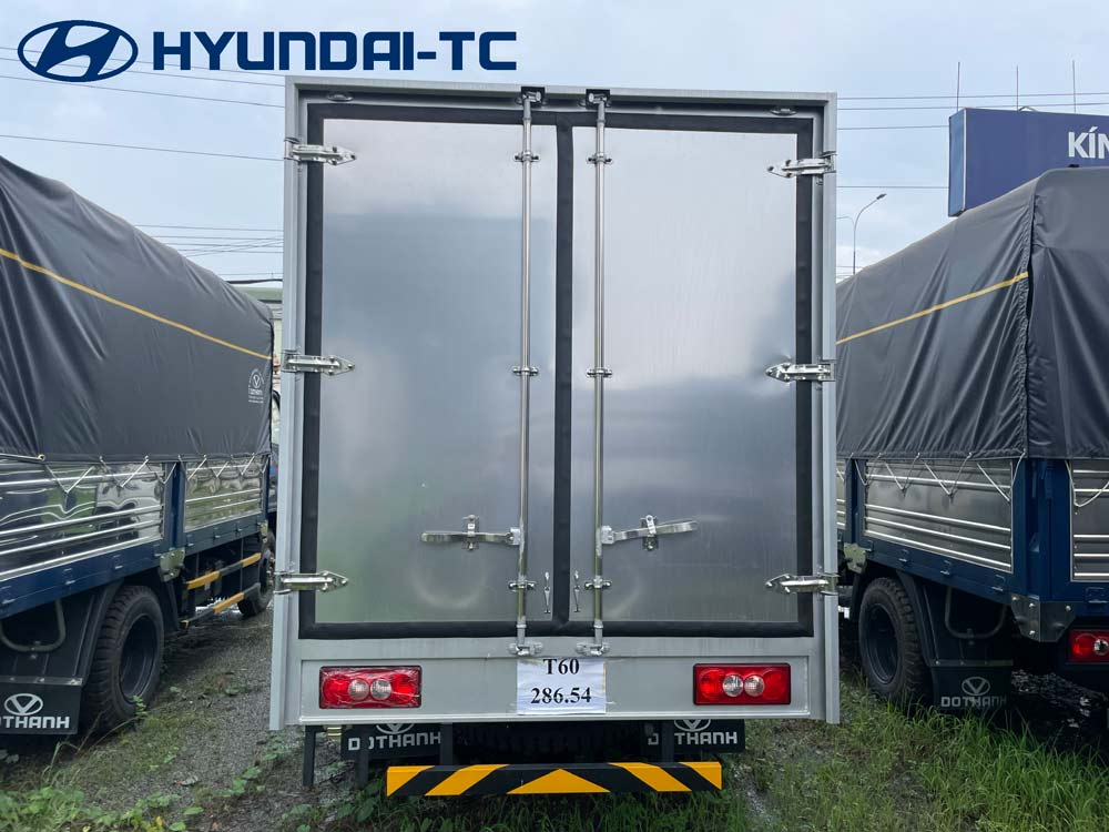 Giá xe tải 2.5 tấn IZ250 thùng kín inox Đô Thành